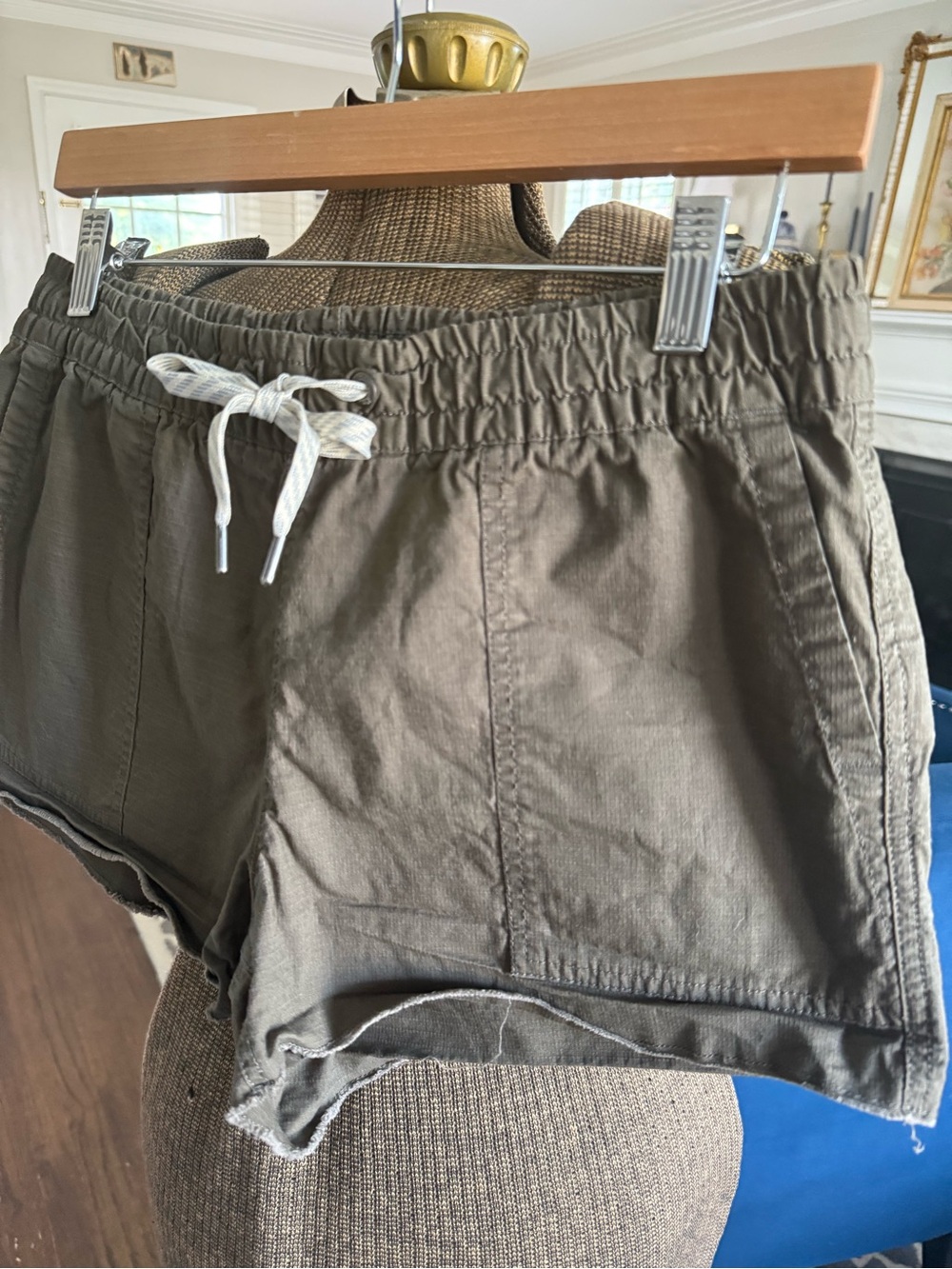 Vuori Vintage Ripstop Shorts Women's size small in dark oregano - Picture 4 of 6